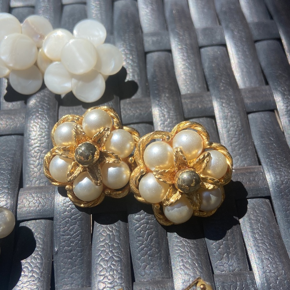 Vintage Clip on Earrings circa 1960’s 5 Sets - Picture 3 of 7